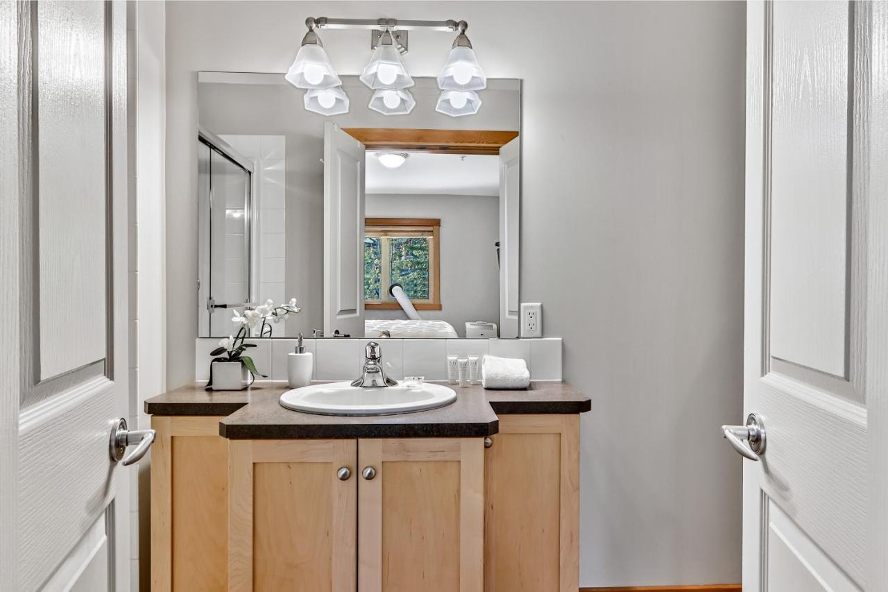 Suites With Pool & Hot Tubs Managed By Little Sister Getaways Canmore Exterior photo