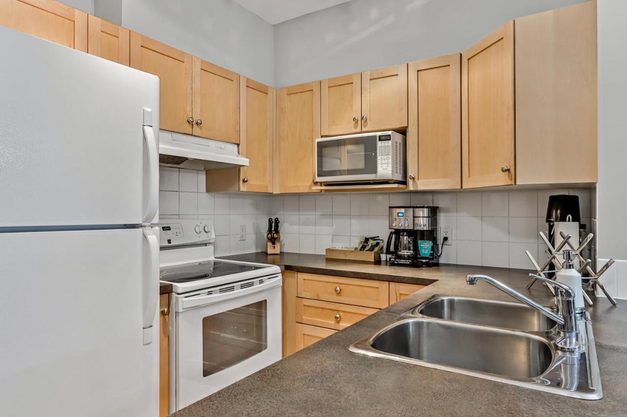 Suites With Pool & Hot Tubs Managed By Little Sister Getaways Canmore Exterior photo