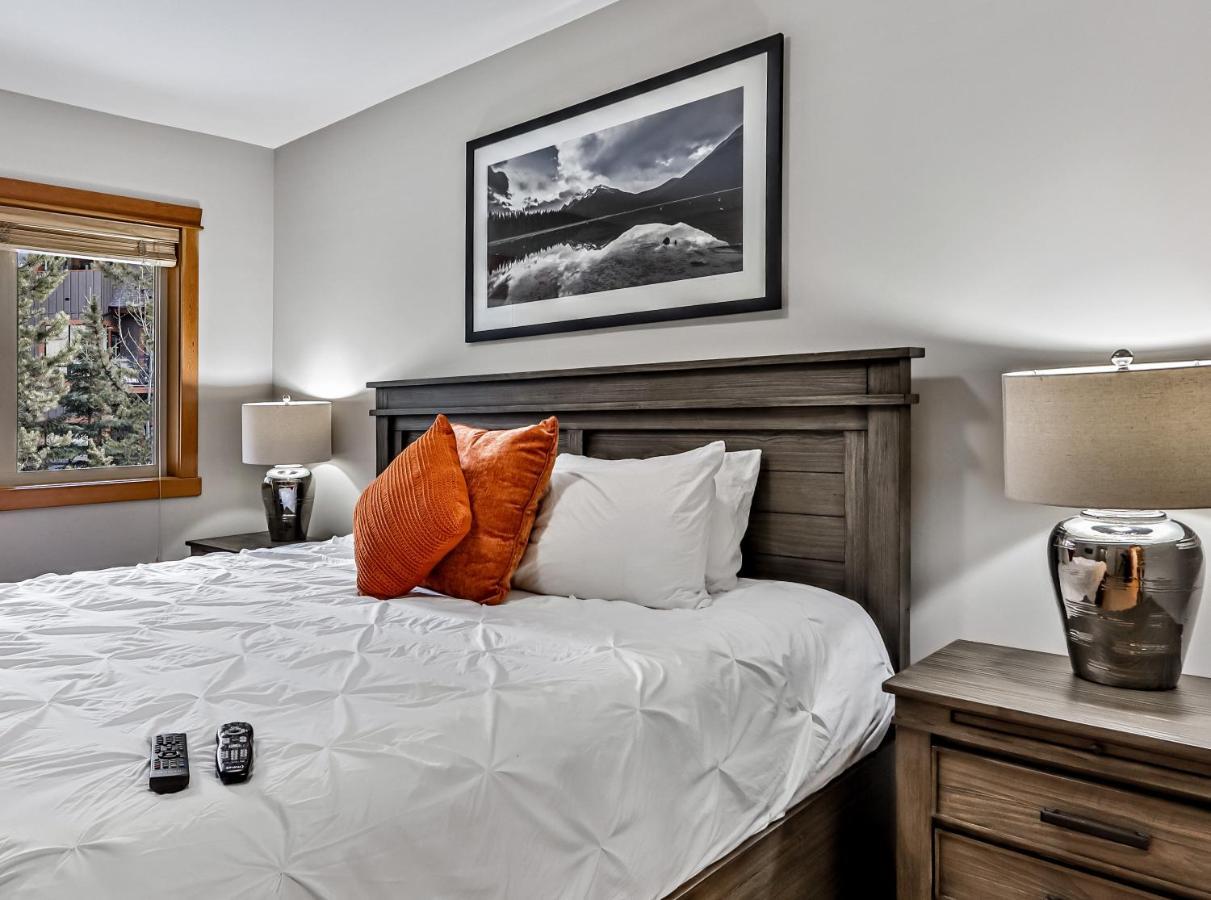 Suites With Pool & Hot Tubs Managed By Little Sister Getaways Canmore Exterior photo