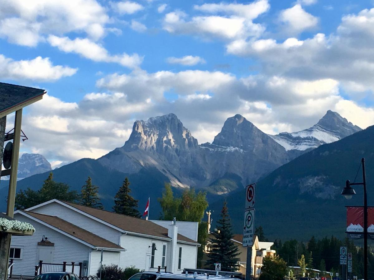 Suites With Pool & Hot Tubs Managed By Little Sister Getaways Canmore Exterior photo