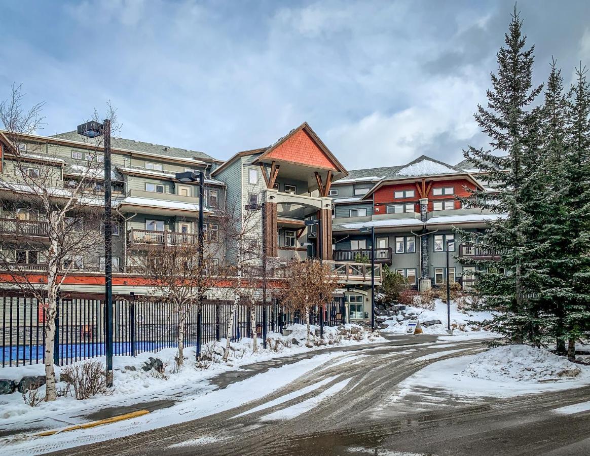Suites With Pool & Hot Tubs Managed By Little Sister Getaways Canmore Exterior photo
