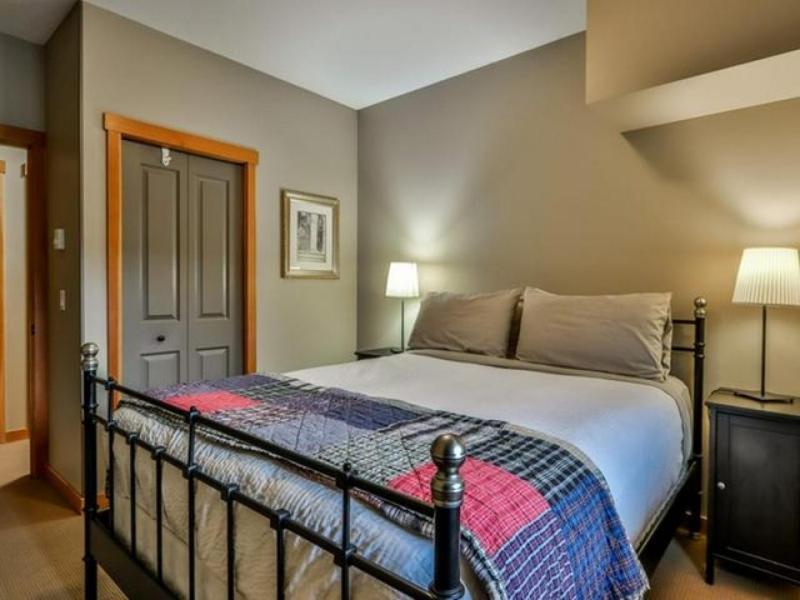 Suites With Pool & Hot Tubs Managed By Little Sister Getaways Canmore Exterior photo