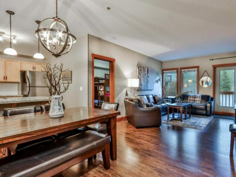Suites With Pool & Hot Tubs Managed By Little Sister Getaways Canmore Exterior photo